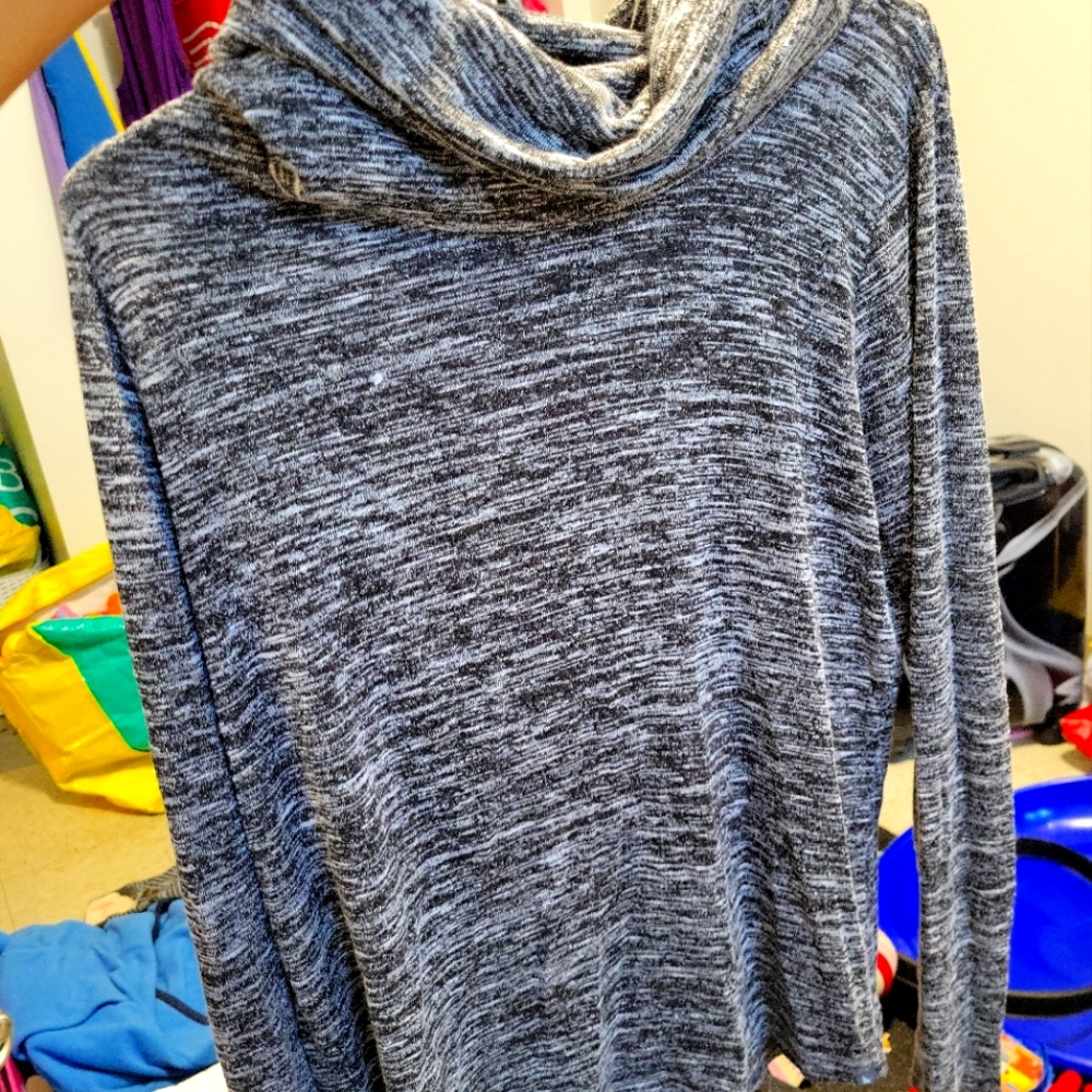 Random stuffs(purses,clothes,headband,handbags,shoes and more used items